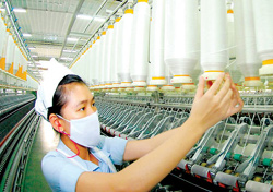 Dây chuyền dệt xuất khẩu tại Công ty dệt Phong Phú.
