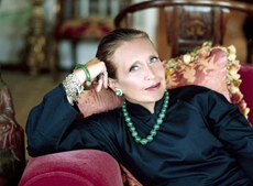 Tiểu thuyết gia Danielle Steel.