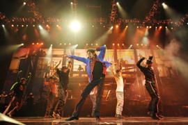 Michael Jackson mạnh mẽ và đam mê trong This is it.