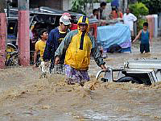 Cảnh lụt lội do siêu bão Mirinae gây ra ở thị trấn Santa Cruz, phía nam Manila ngày 31/10.