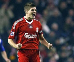 Gerrard gỡ hòa 2-2 với pha sút phạt 11m thành công.