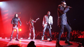 Nhóm Black Eyed Peas biểu diễn tại Ireland hôm 1-5 vừa qua.