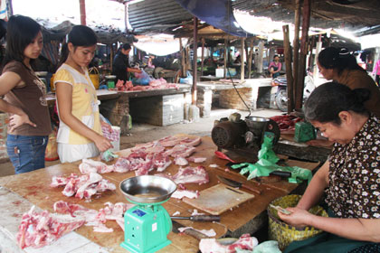 Lượng thịt lợn bán ra trong thời điểm này chậm hơn 50% so với thời gian dịch chưa bùng phát.