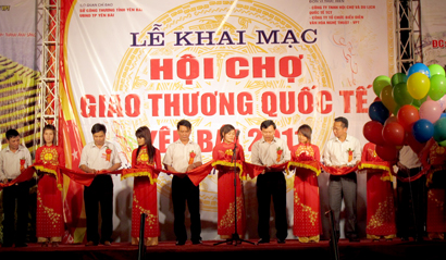 Tổng mức lưu chuyển hàng hóa bán lẻ và doanh thu dịch vụ xã hội năm 2010 của tỉnh đạt 5.358 tỷ đồng, tăng gấp 3 lần năm 2005.
