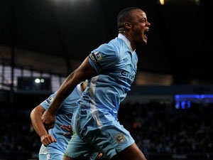 Kompany mở tỷ số cho Manchester City.