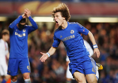 David Luiz vui mừng sau khi ghi bàn vào lưới Basel, ấn định chiến thắng 3 - 1 cho Chelsea.