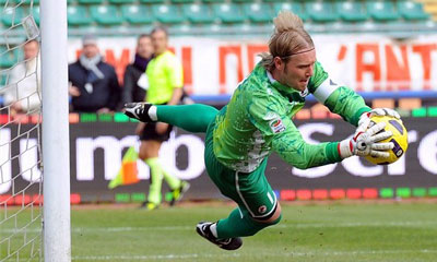 Thủ thành người Bỉ Jean-Francois Gillet (Torino).