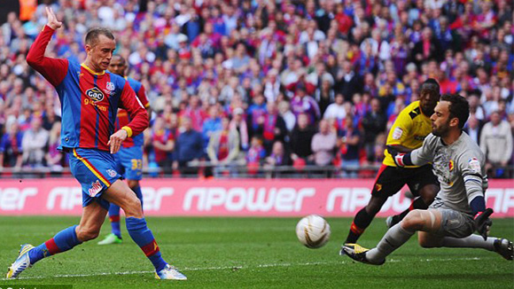Crystal Palace lên hạng sau khi thắng Watford tại trận chung kết play-off.