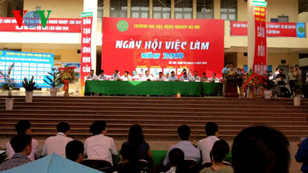 Học viện Nông nghiệp Việt Nam khai mạc ngày hội việc làm 2014
 
