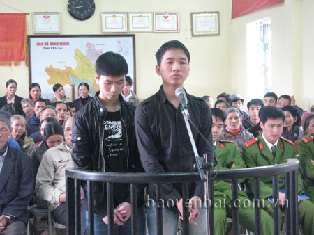 Tòa án nhân dân tỉnh xét xử lưu động một vụ án hình sự tại xã Âu Lâu, thành phố Yên Bái.

