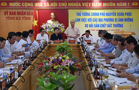 Thủ tướng Chính phủ Nguyễn Xuân Phúc làm việc với các địa phương bị ảnh hưởng do hiện tượng hải sản chết bất thường.