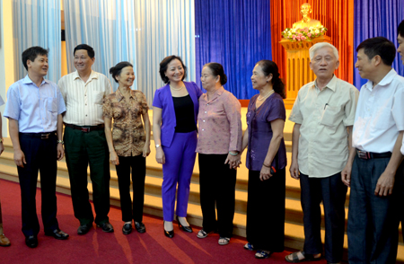 Chủ tịch UBND tỉnh Phạm Thị Thanh Trà gặp gỡ trao đổi với các bí thư chi bộ, tổ trưởng dân phố trên địa bàn thành phố Yên Bái