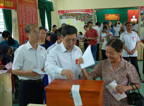 99,99% số cử tri của tỉnh Yên Bái đã đi bầu cử với trách nhiệm trong không khí phấn khởi, tưng bừng của ngày hội non sông.