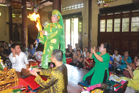 Festival Thực hành tín ngưỡng thờ Mẫu Thượng ngàn tại đền Đông Cuông, huyện Văn Yên là hoạt động hấp dẫn, được du khách đón đợi.