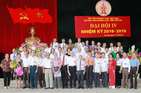Các đại biểu dự Đại hội IV, nhiệm kỳ 2016 - 2019 Chi hội Thơ Đường luật tỉnh Yên Bái.