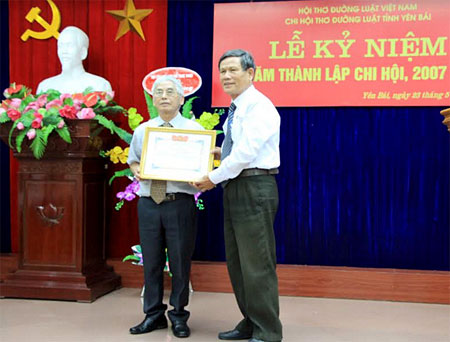 Chi hội thơ Đường luật tỉnh vinh dự nhận Bằng khen của Trung tâm Nghiên cứu bảo tồn và Phát huy văn hóa dân tộc Việt Nam.