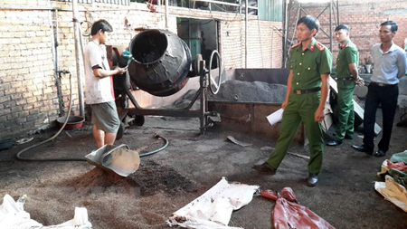 Chế biến càphê bẩn tại cơ sở của bà Nguyễn Thị Thanh Loan.
