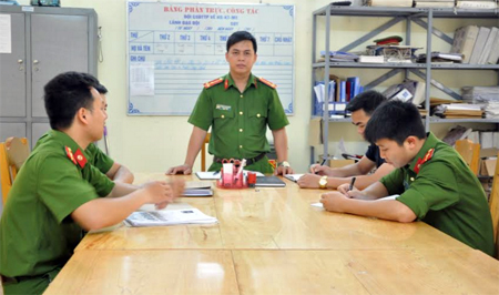 Đội Cảnh sát điều tra tội phạm Hình sự - Kinh tế - Ma túy, Công an huyện Trạm Tấu hội ý trước một chuyên án.