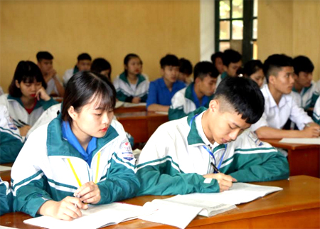 Các em học sinh lớp 12, Trường THPT Lê Quý Đôn (Trấn Yên) tích cực ôn tập chuẩn bị cho kỳ thi quan trọng.