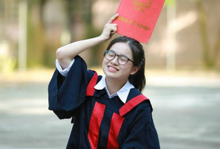 Nữ sinh chuyên Toán Trần Ngọc Minh (trường THPT Chuyên tỉnh Lào Cai) vừa giành học bổng 4 trường đại học của Mỹ và 1 trường đại học của Canada.