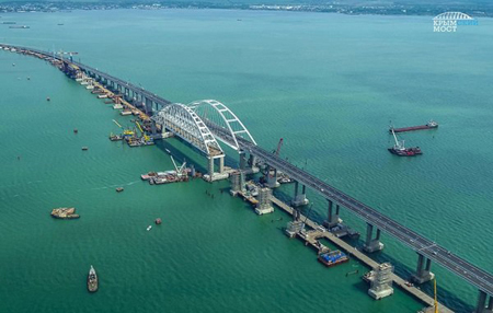 Tổng chi phí xây dựng cầu Crimea khoảng gần 4 tỷ  USD.