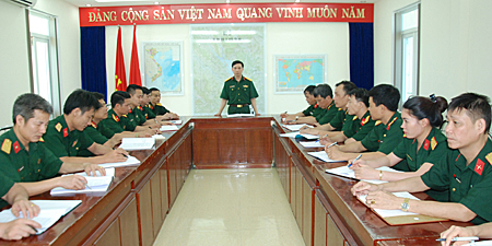 Hội nghị giao ban của Ban Chỉ huy Quân sự huyện Yên Bình về đẩy mạnh công tác giáo dục chính trị, tư tưởng ở đơn vị cơ sở.