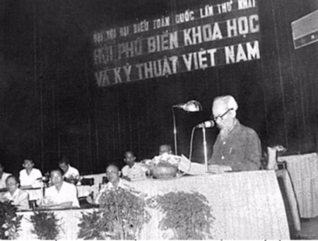 Chủ tịch Hồ Chí Minh phát biểu tại Đại hội đại biểu toàn quốc lần thứ I Hội Phổ biến khoa học, kỹ thuật Việt Nam ngày 18/5/1963.