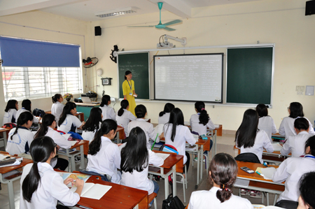 Học sinh Trường THPT Chuyên Nguyễn Tất Thành gấp rút ôn tập chuẩn bị cho kỳ thi.