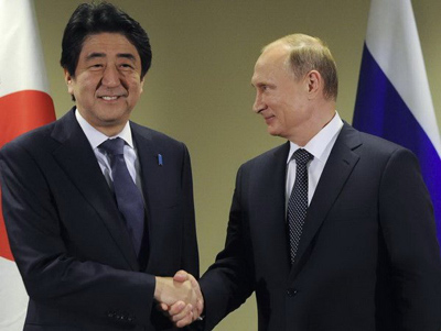 Tổng thống Nga Vladimir Putin và người đồng cấp Nhật Bản Shinzo Abe.