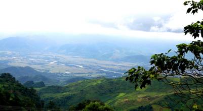 Thung lũng Mường Lò nhìn từ hang Thẩm Lé. (Ảnh nguồn interne)