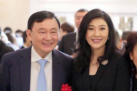 Bà Yingluck và anh trai Thaksin.