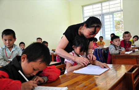 Một giờ học của cô và trò Trường TH&THCS Xuân Tầm, huyện Văn Yên.