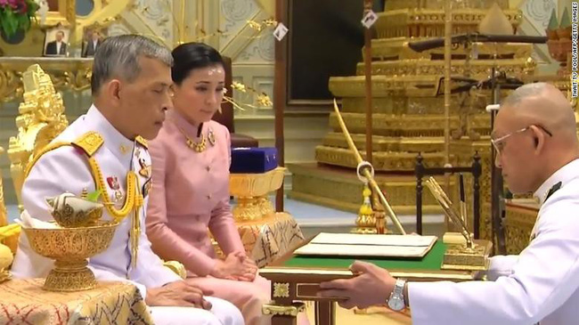 Lễ cưới của nhà vua Maha Vajiralongkorn và bà Suthida Vajiralongkorn Na Ayutthaya tại Bangkok.