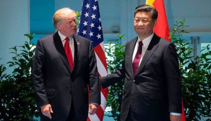 Tổng thống Mỹ Donald Trump (trái) và Chủ tịch Trung Quốc Tập Cận Bình trong cuộc gặp ở Hamburg, Đức, tháng 7/2017.