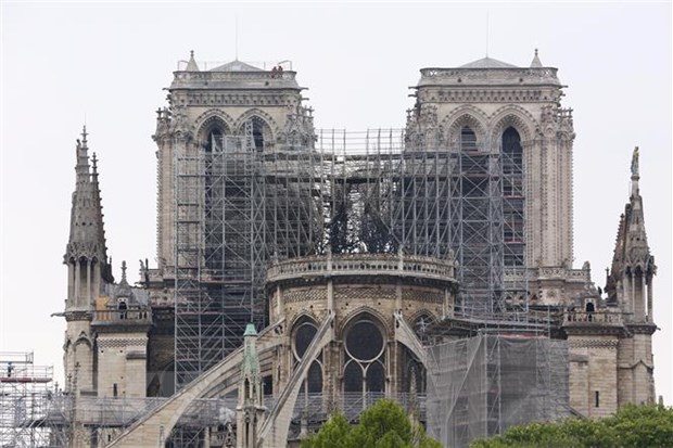 Nhà thờ Đức Bà Paris bị phá hủy một phần sau vụ hỏa hoạn.