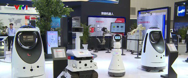 Các robot tại Hội nghị Trí tuệ nhân tạo thế giới lần thứ ba.