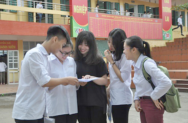 Các thí sinh tham gia kỳ thi THPT Quốc gia năm 2018 tại điểm Trường THPT Nguyễn Huệ, thành phố Yên Bái. (Ảnh minh họa)