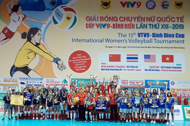 Tứ Xuyên (áo đỏ) đăng quang giải bóng chuyền VTV9-Bình Điền 2019