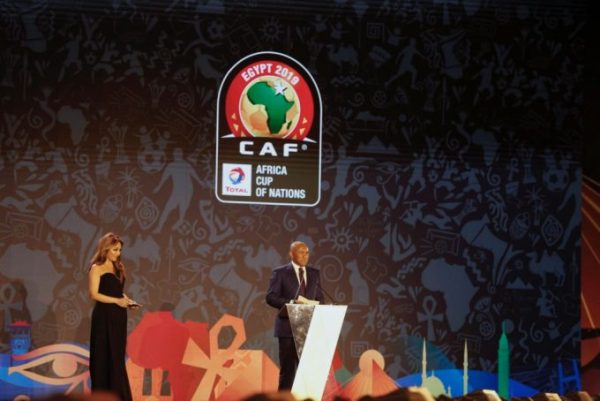 FIFA điều tra tham nhũng Chủ tịch Liên đoàn Bóng đá châu Phi Chủ tịch CAF Ahmad Ahmad.