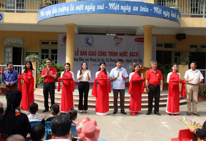 Công ty Bảo hiểm nhân thọ Dai-ichi Việt Nam tổ chức bàn giao công trình nước sạch sinh hoạt cho Trường Mầm non Phong Dụ Hạ, huyện Văn Yên.