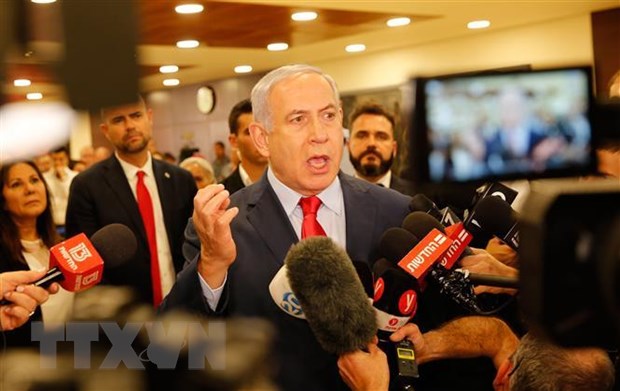 Thủ tướng Israel Benjamin Netanyahu (giữa) trả lời phỏng vấn tại văn phòng Quốc hội ở Jerusalem ngày 29/5/2019.