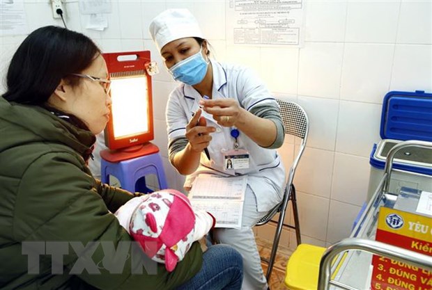 Tiêm vắcxin ComBE Five cho trẻ tại Hà Nội