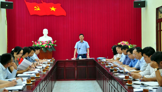 Đồng chí Dương Văn Tiến - Phó Chủ tịch UBND tỉnh chủ trì Hội nghị.