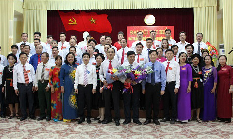 Ủy viên Ủy ban MTTQ huyện Lục Yên lần thứ XX nhiệm kỳ 2019-2024 ra mắt Đại hội