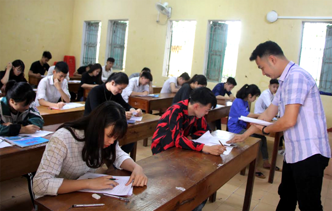 Một buổi thi thử tại Trường THPT Văn Chấn.