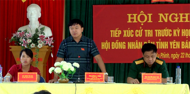 Chủ tịch Ủy ban MTTQ Giàng A Tông phát biểu tiếp thu ý kiến kiến nghị của cử tri.