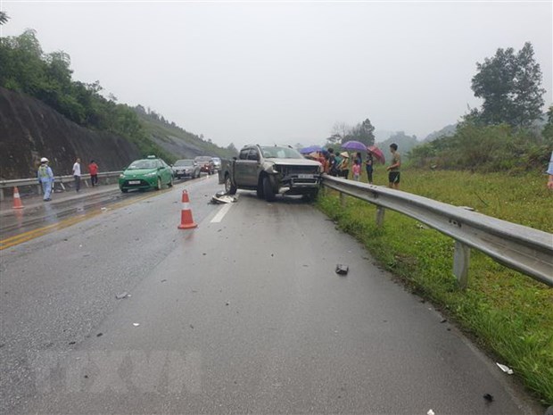Hiện trường vụ tai nạn trên cao tốc Nội Bài-Lào Cai