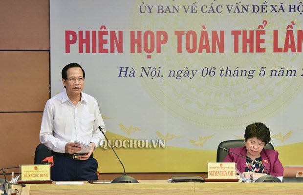 Bộ trưởng Bộ Lao động, Thương binh và Xã hội Đào Ngọc Dung làm rõ một số vấn đề.