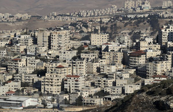 Khu định cư Do Thái Maale Adumim (phía sau) ở Khu Bờ Tây.