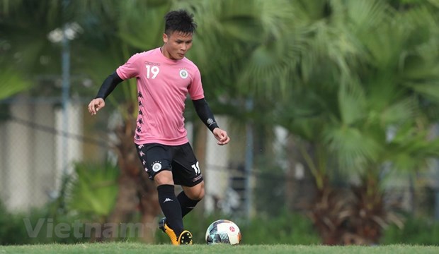 Quang Hải tập luyện chuẩn bị cho ngày V-League trở lại.